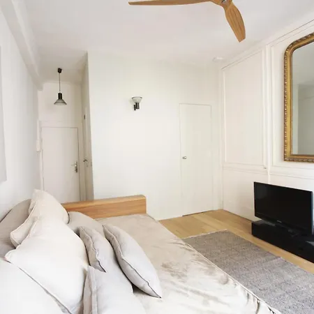 Guestready - A 10 Mins Du Louvre Париж